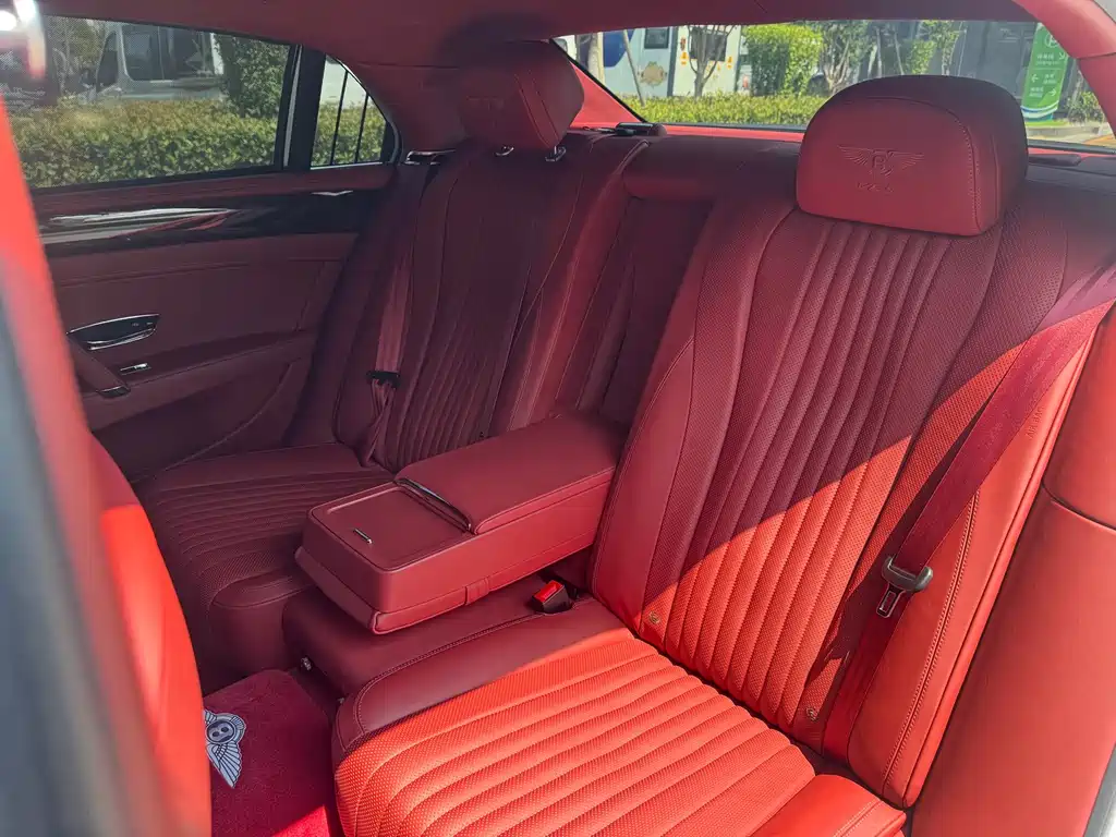 Bentley Flying Spur — миниатюра 13