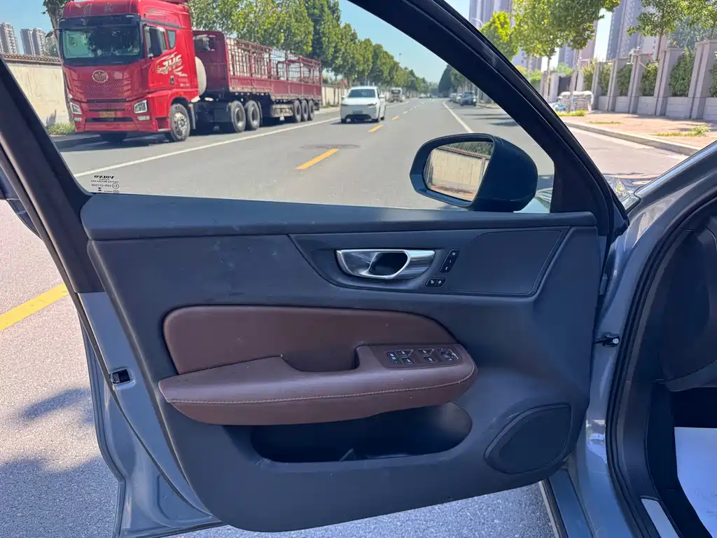 Volvo S60 — миниатюра 8