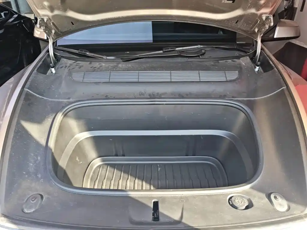 Tesla Model Y L — миниатюра 20