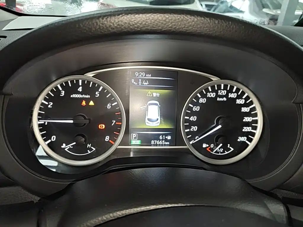 Nissan Tiida — миниатюра 12