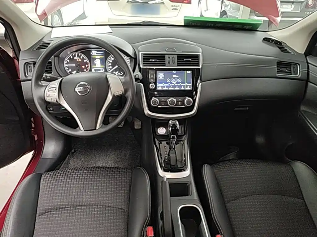 Nissan Tiida — миниатюра 10