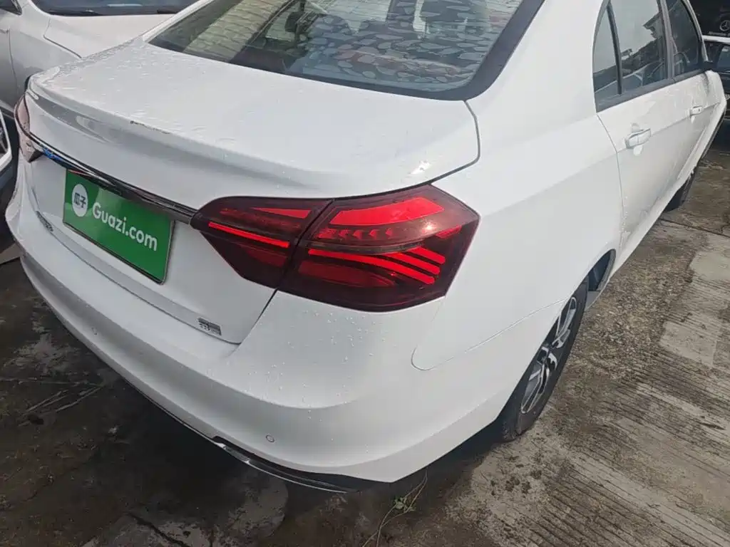 Geely Emgrand — миниатюра 8