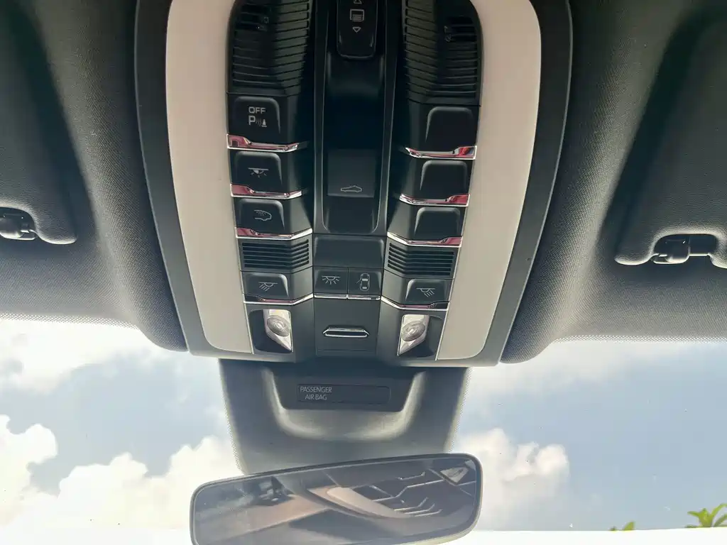 Porsche Macan — миниатюра 15