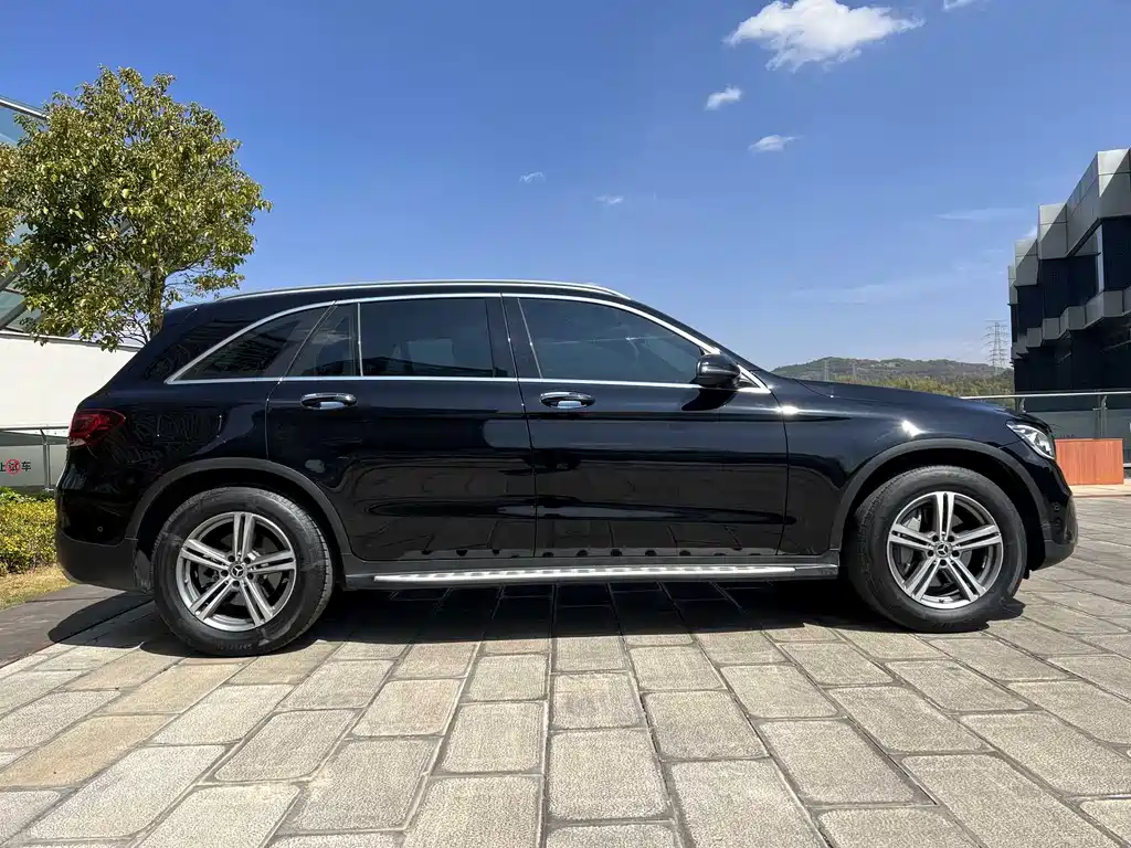 MERCEDES-BENZ GLC