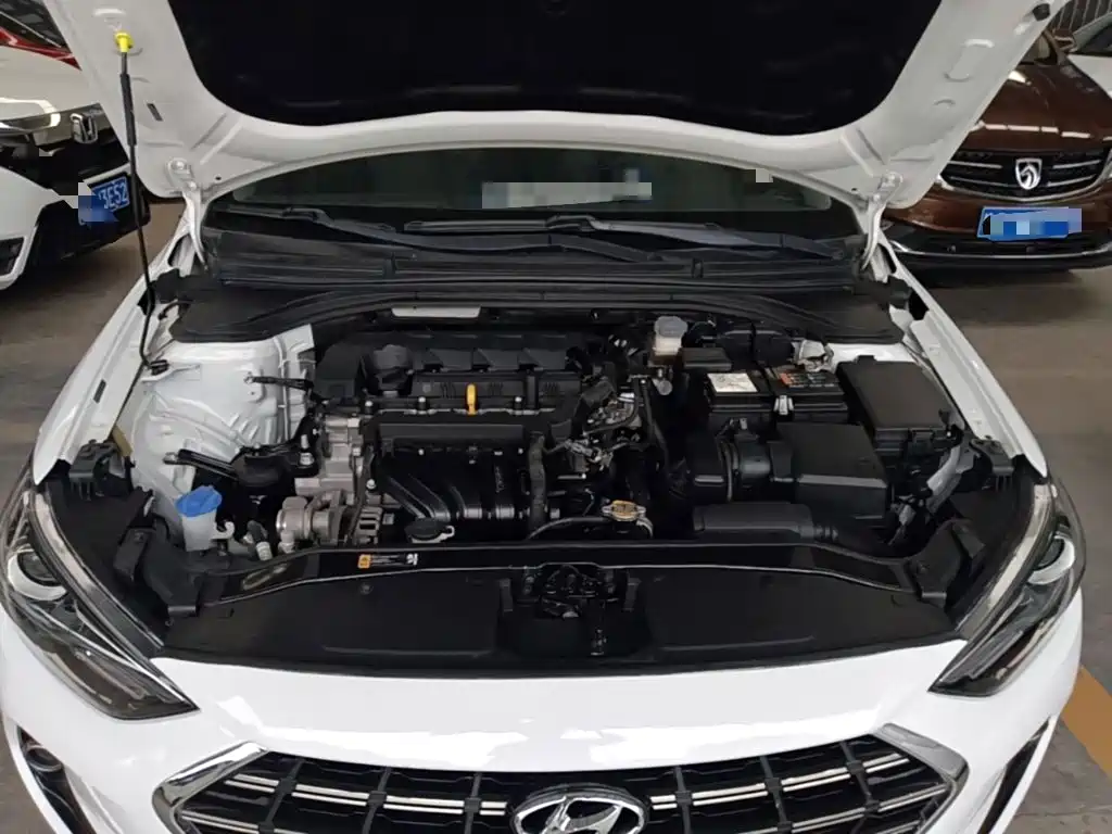 Hyundai Elantra — миниатюра 20