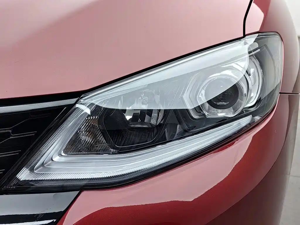 Nissan Tiida — миниатюра 7