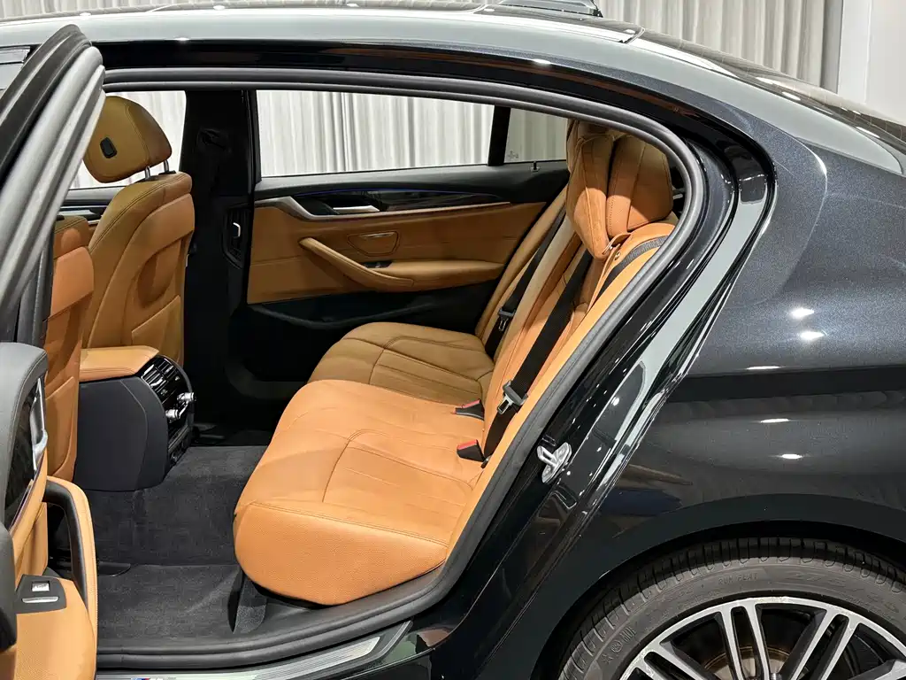 BMW 5 Series — миниатюра 15