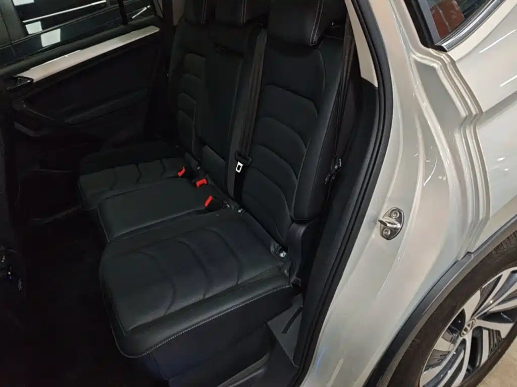 Volkswagen Tiguan L PHEV — миниатюра 17