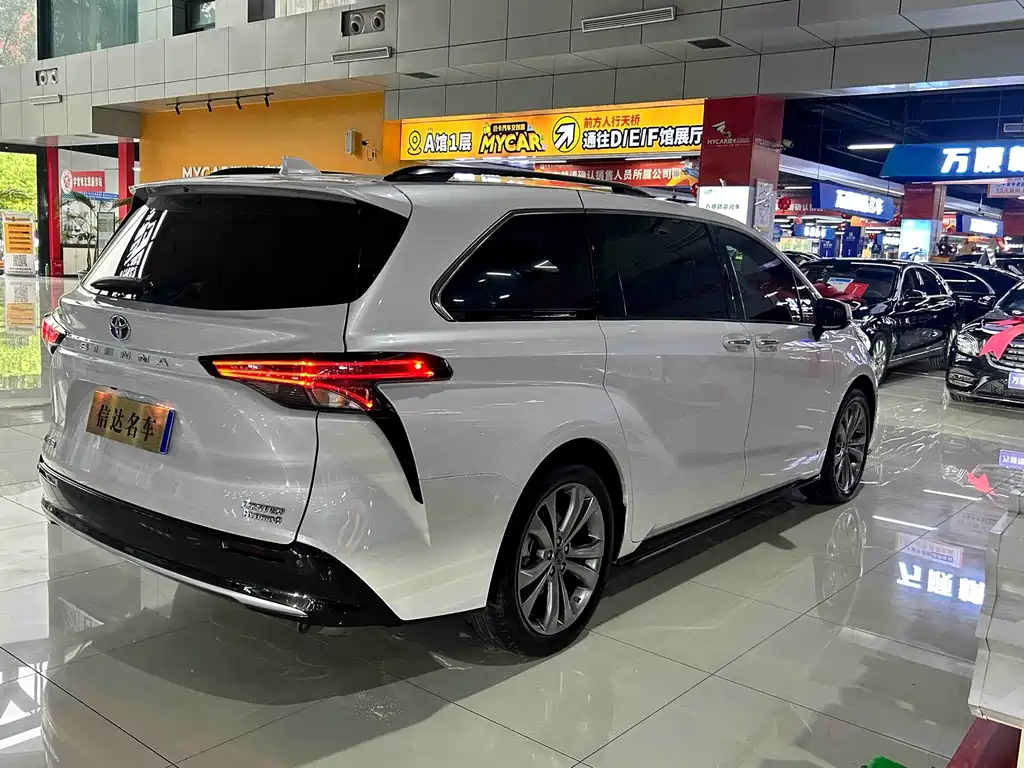 Toyota Sienna — миниатюра 21
