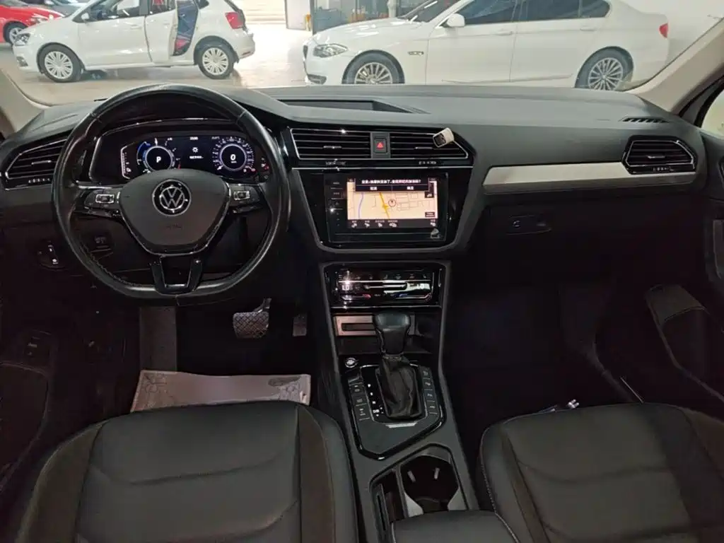 Volkswagen Tiguan L PHEV — миниатюра 10