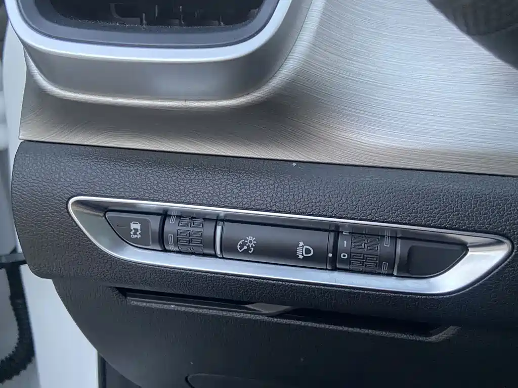 Geely Binyue — миниатюра 13