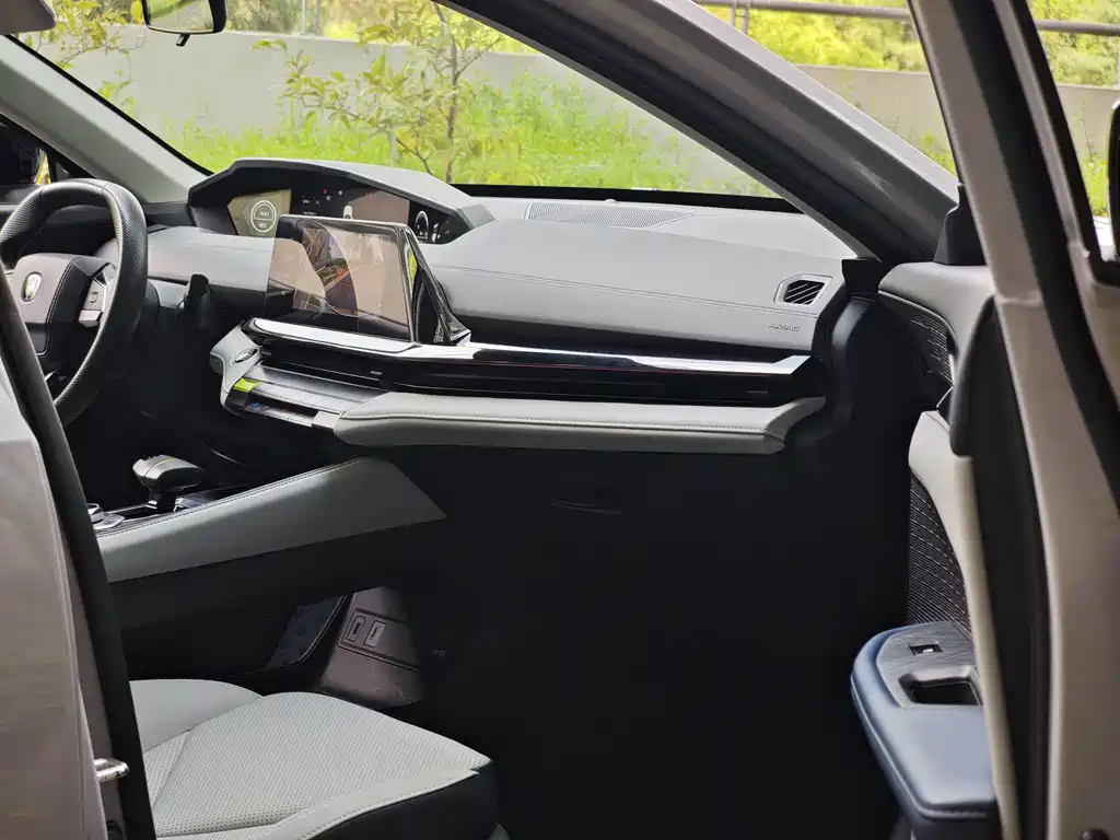 Changan UNI-V iDD — миниатюра 15
