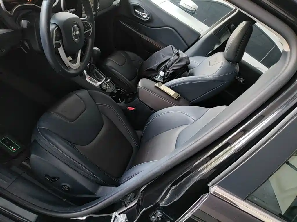 Jeep Cherokee — миниатюра 15