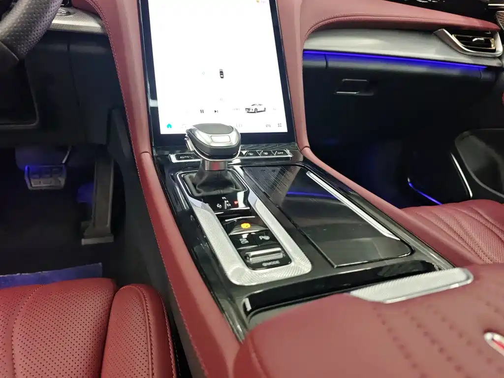 Hongqi H5 2024 2.0T AT