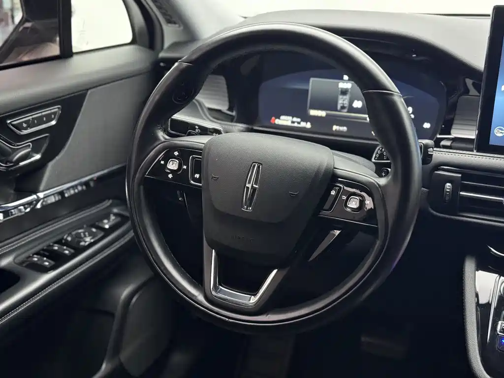 Lincoln Corsair — миниатюра 12