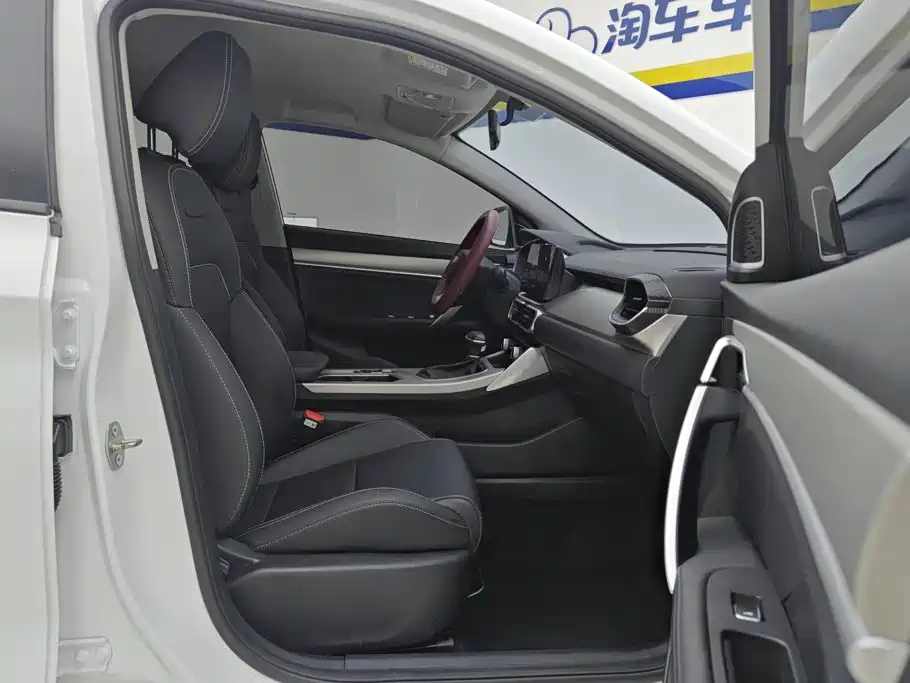 Geely Binyue — миниатюра 8