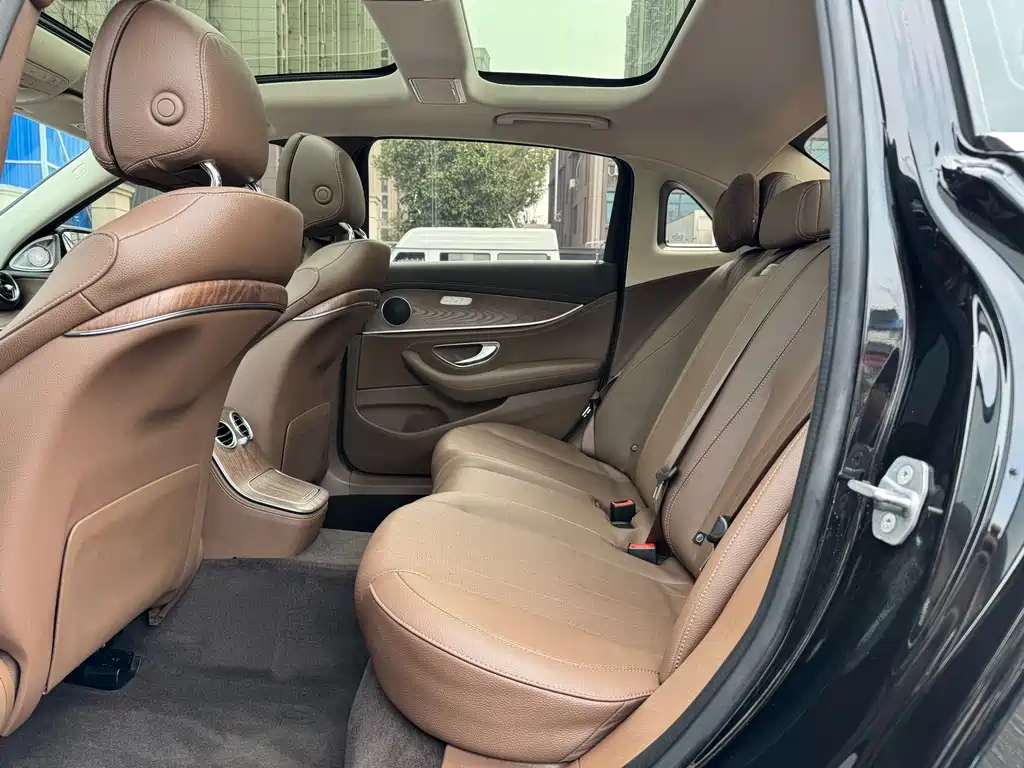 Mercedes-Benz E-Class — миниатюра 9