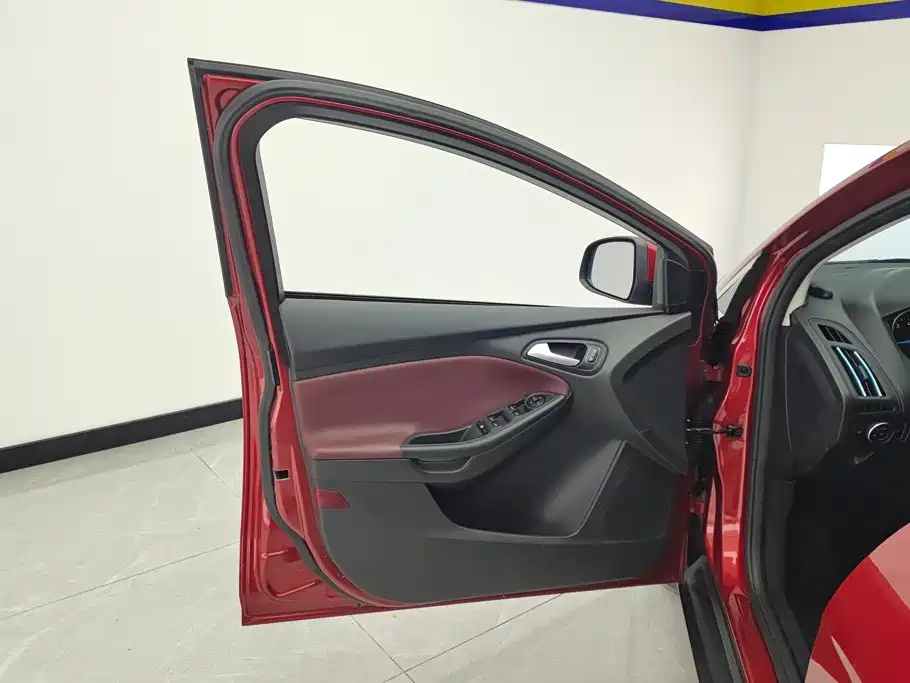 Ford Focus — миниатюра 7