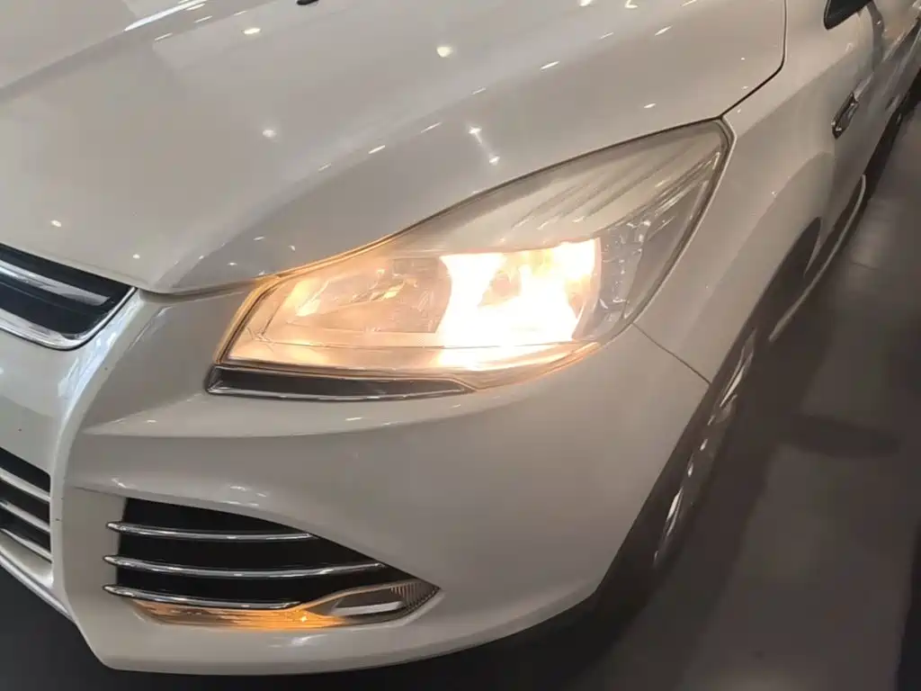 Ford Kuga — миниатюра 24