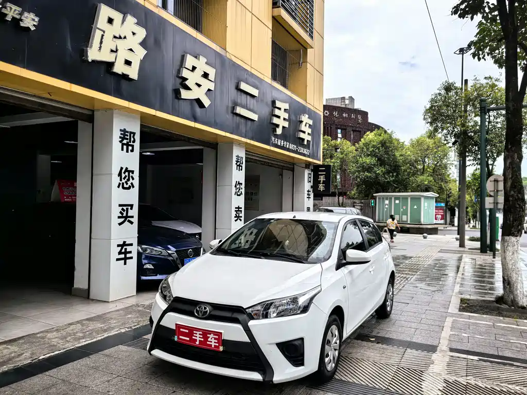 Toyota Yaris L 2015
