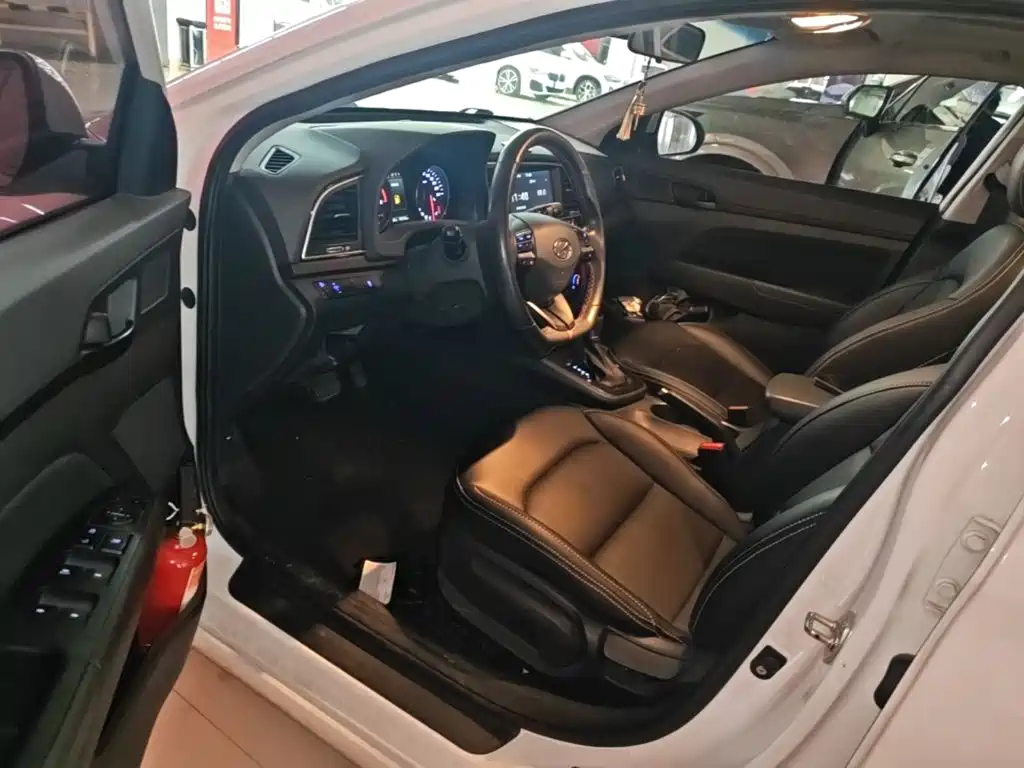 Hyundai Elantra — миниатюра 16