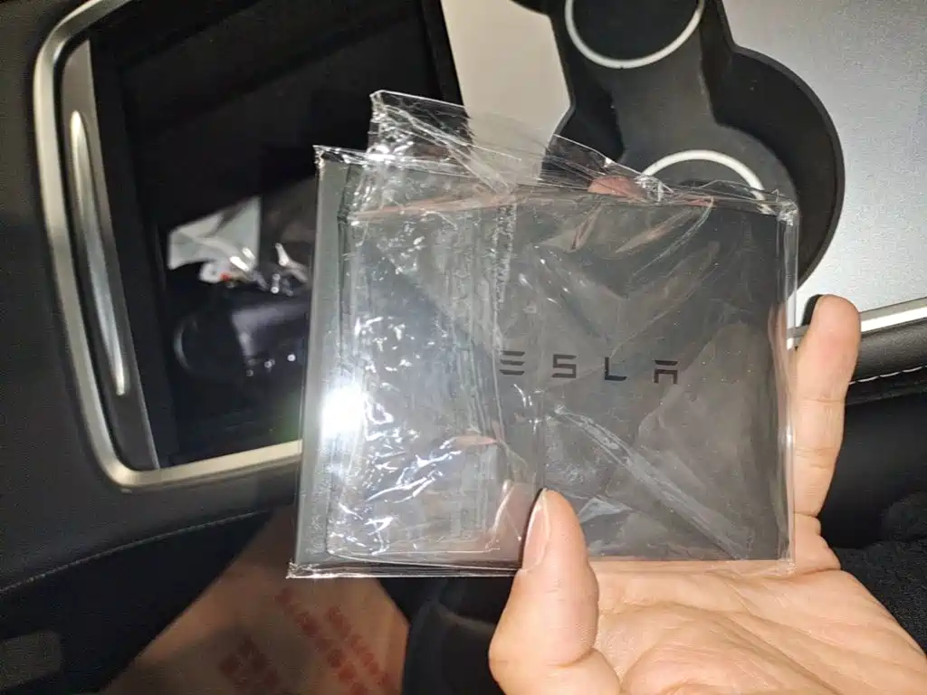 Tesla Model Y — миниатюра 9