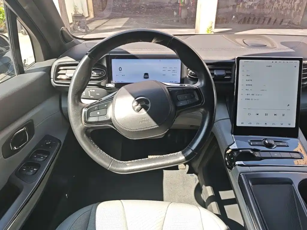 NIO ES8 — миниатюра 11