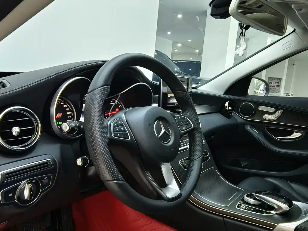 Mercedes-Benz C-Class — миниатюра 14