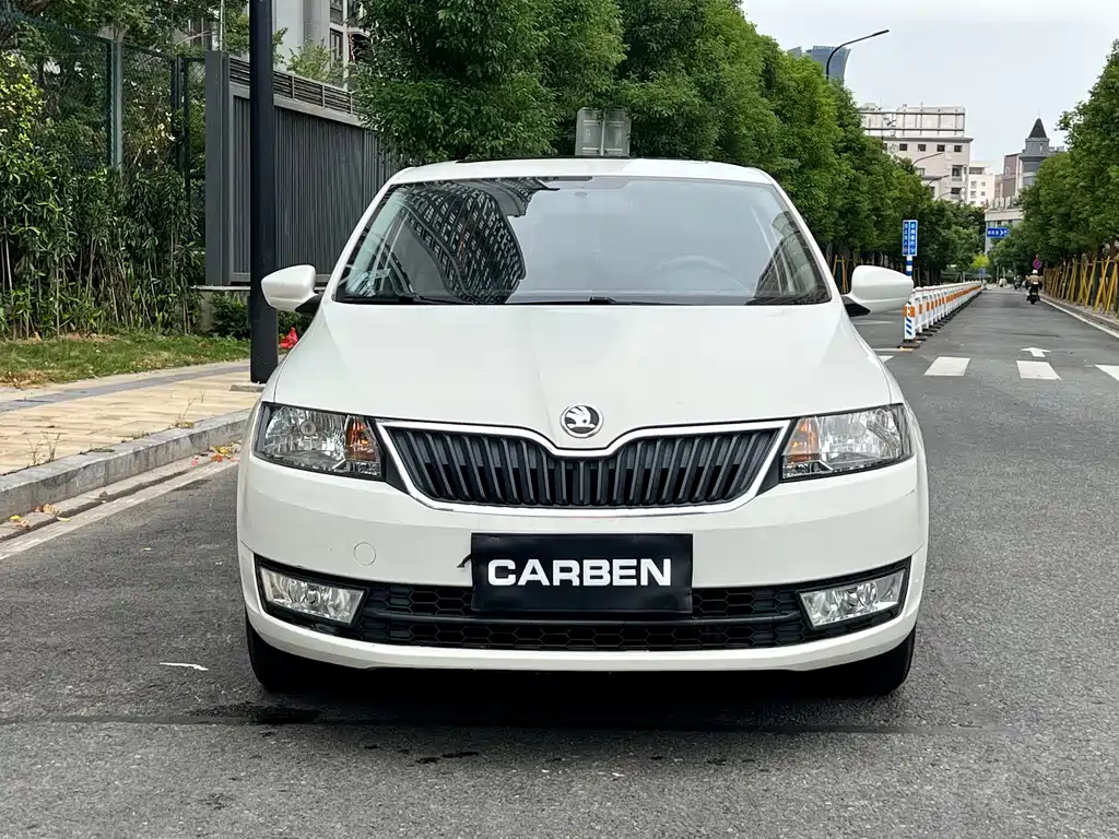 Skoda Rapid 1.6L Manual Innovation Edition, фото 2