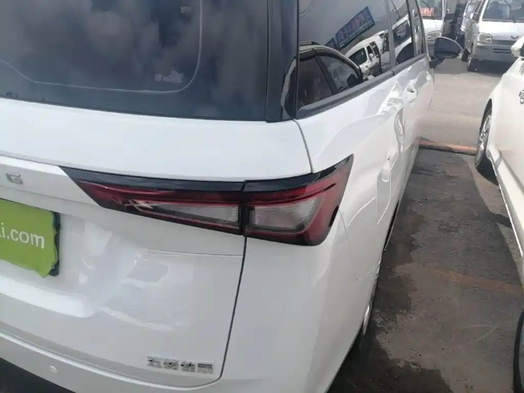 Wuling Jiachen — миниатюра 8