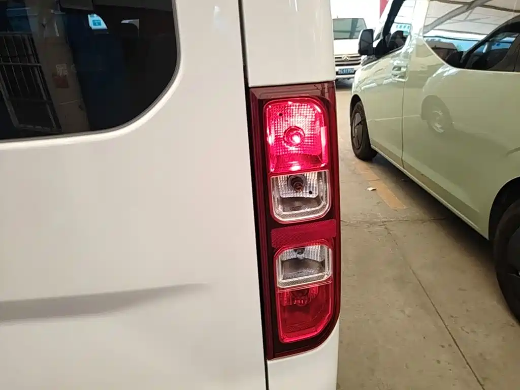 Wuling Yangguang — миниатюра 8