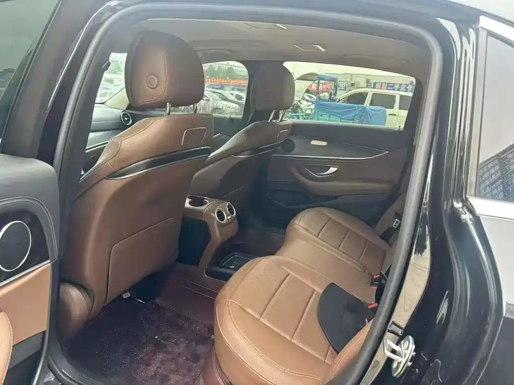 Mercedes-Benz E-Class — миниатюра 6