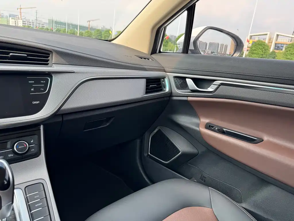 Geely Emgrand GS — миниатюра 15