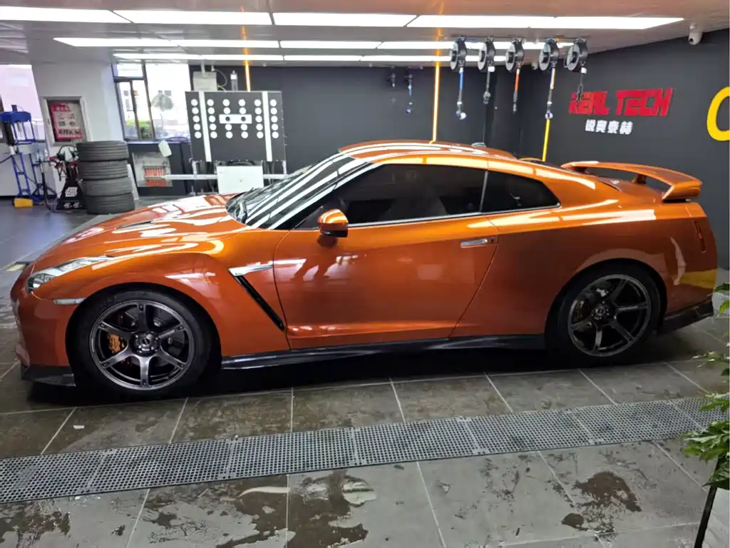 Nissan GT-R — миниатюра 7