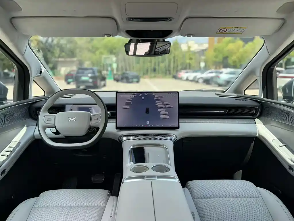 XPeng X9 — миниатюра 6