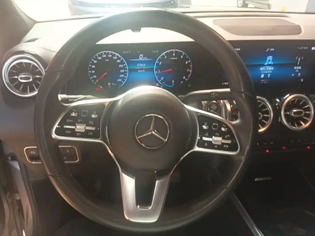 Mercedes-Benz GLB — миниатюра 11