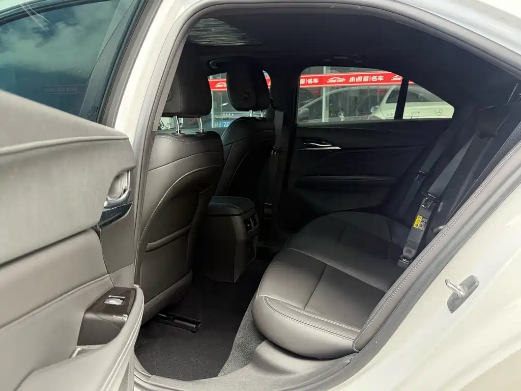 Cadillac CT4 — миниатюра 4