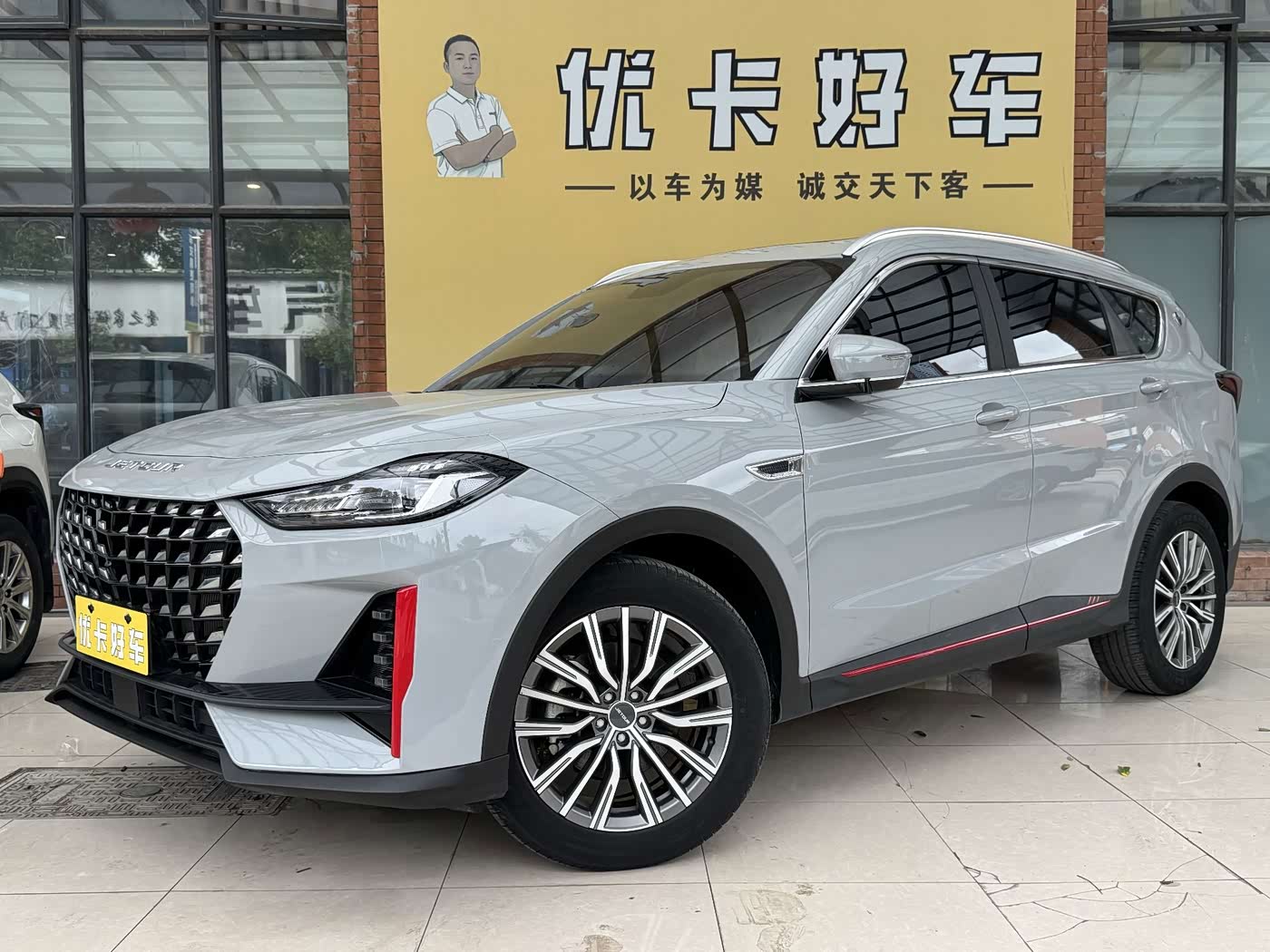 Jetour Jetour X70 PRO 1.5 л 2024 г. Серебристо-серый, пробег 30000 км