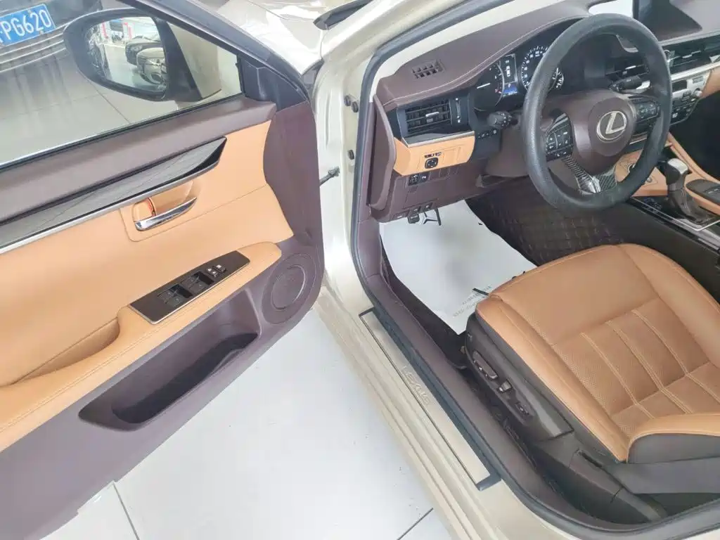 Lexus ES — миниатюра 13