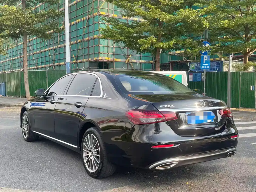 Mercedes-Benz E-Class — миниатюра 3