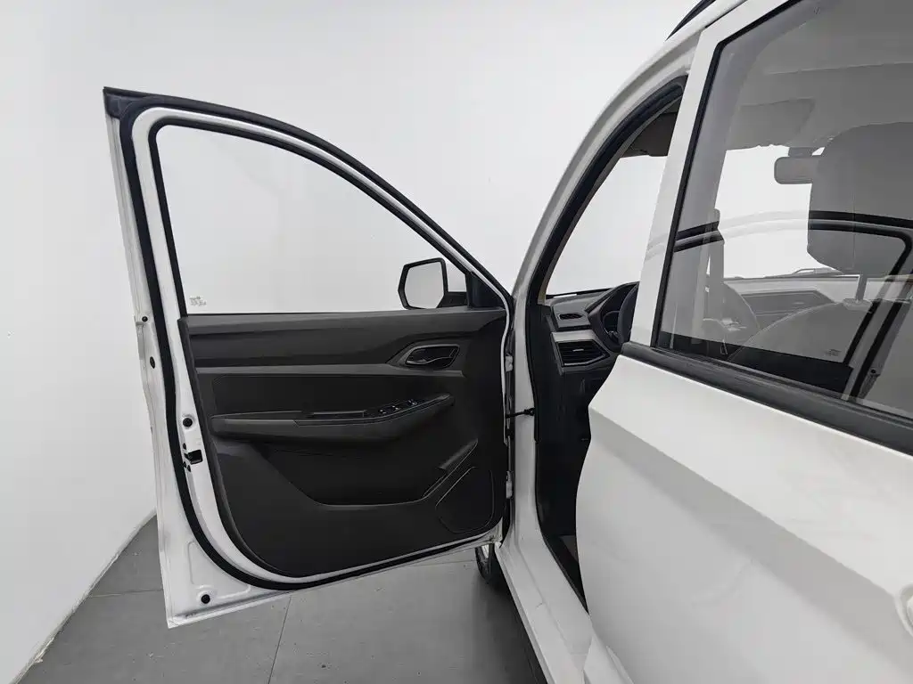 Wuling Hongguang — миниатюра 8