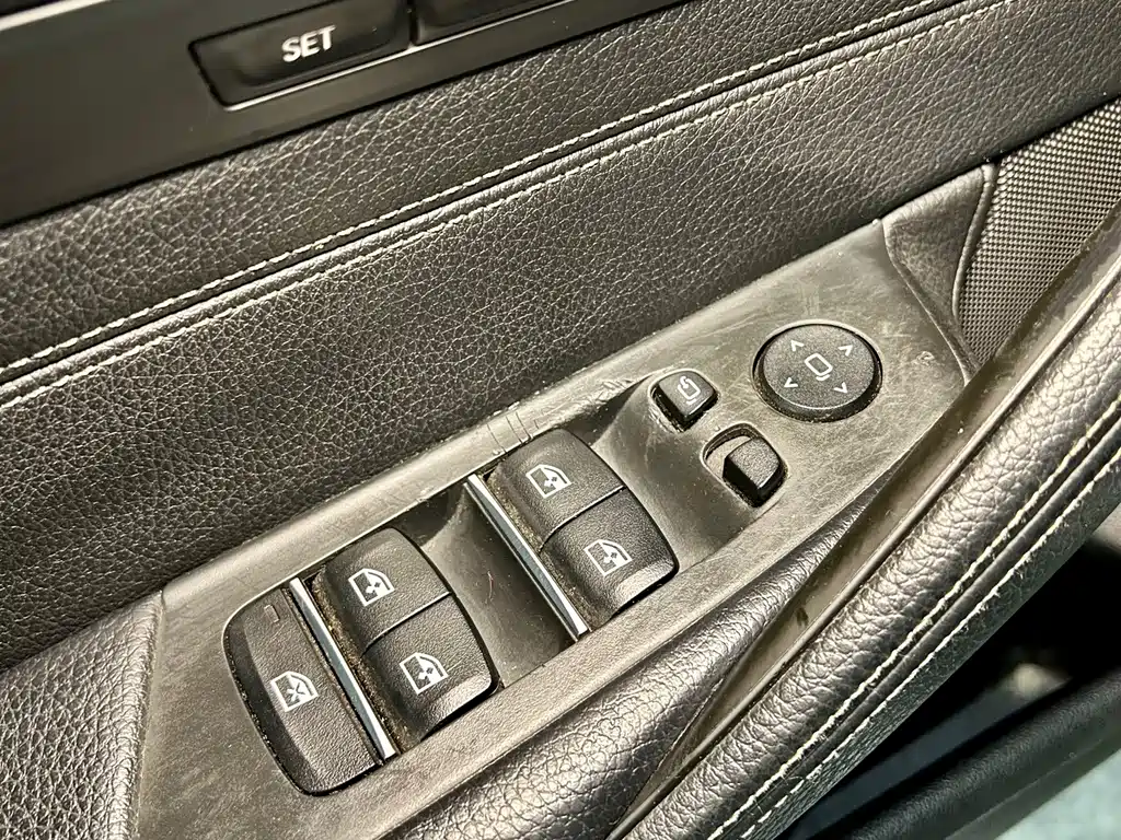 BMW 5 Series — миниатюра 24
