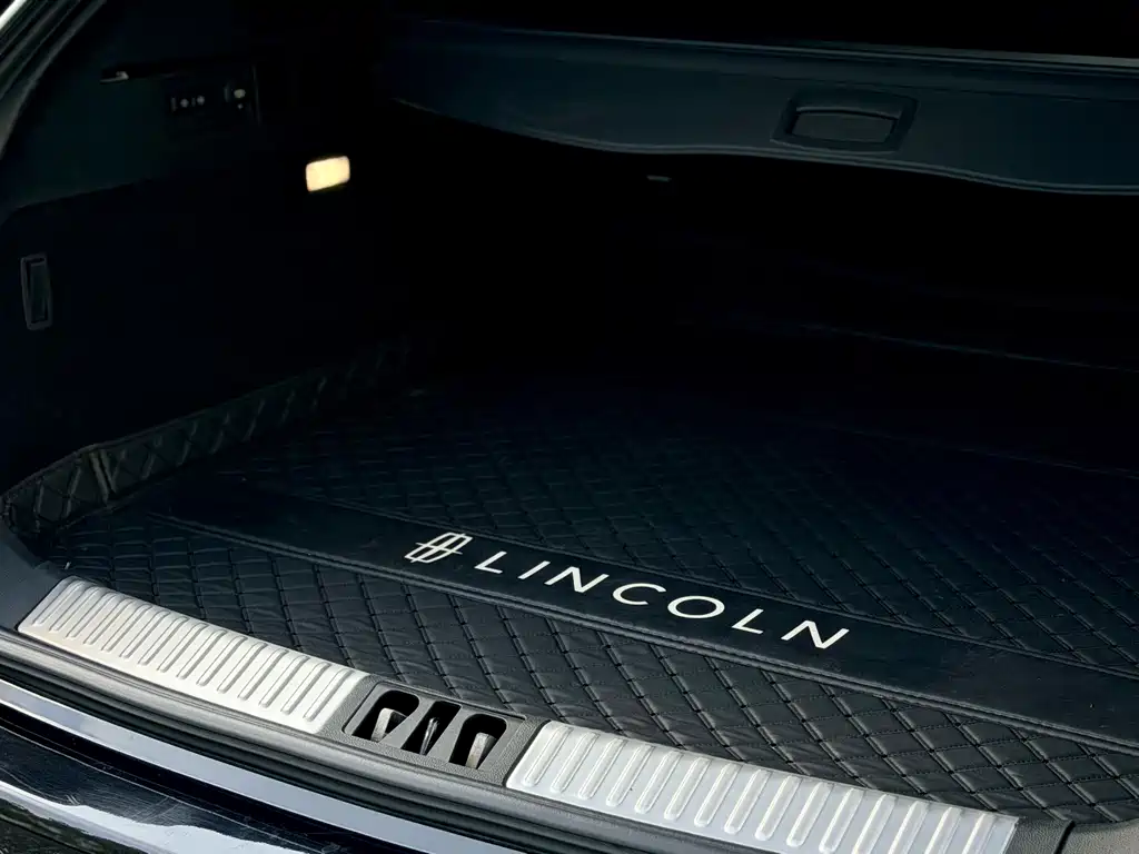 Lincoln Nautilus (Import) — миниатюра 30