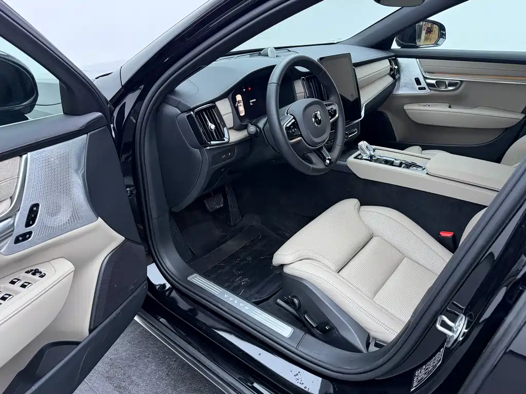 Volvo S90 2026 Luxury