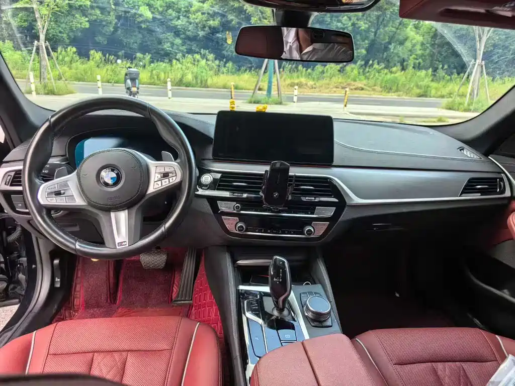 BMW 5 Series — миниатюра 4