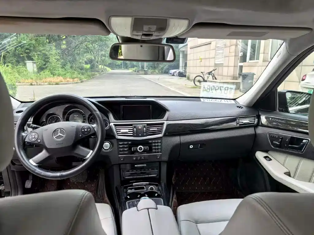 Mercedes-Benz E-Class — миниатюра 8