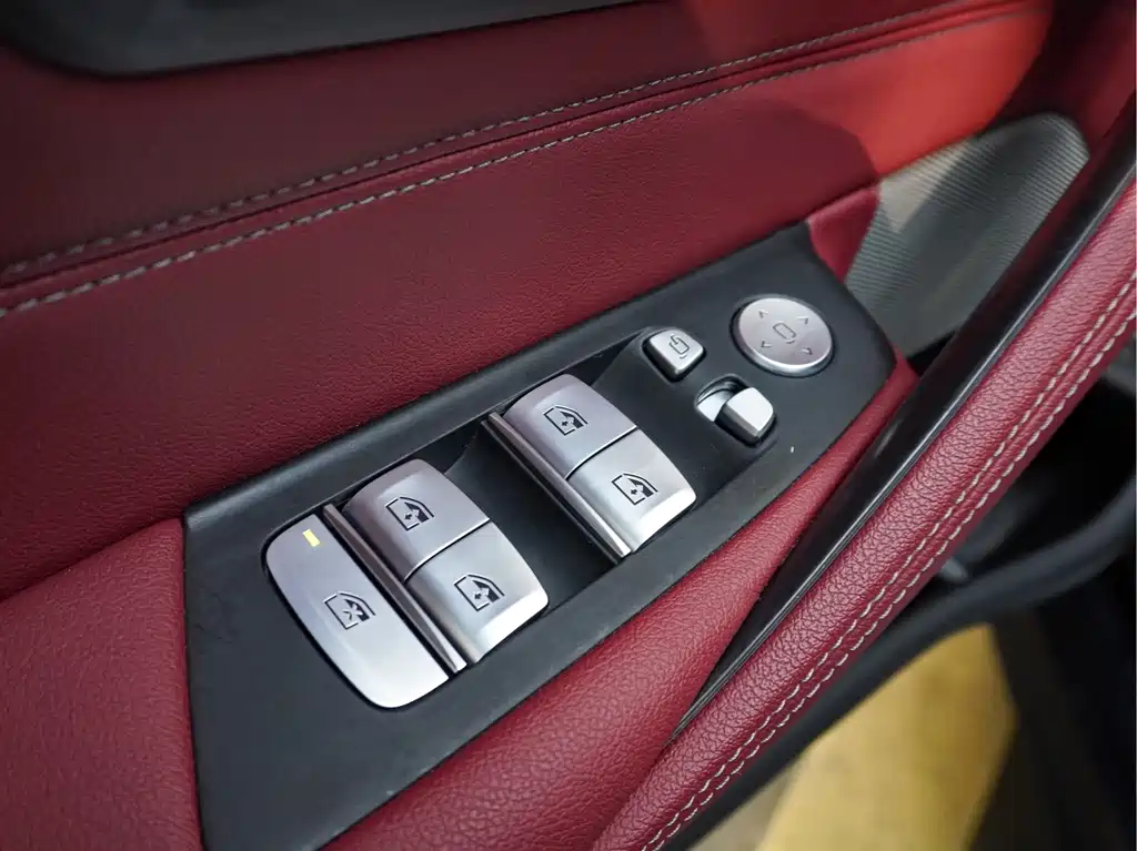 BMW 5 Series — миниатюра 7