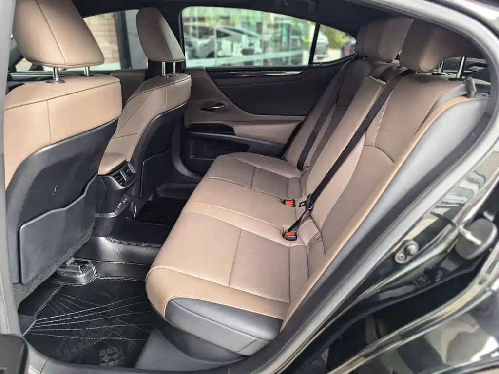 Lexus ES — миниатюра 12