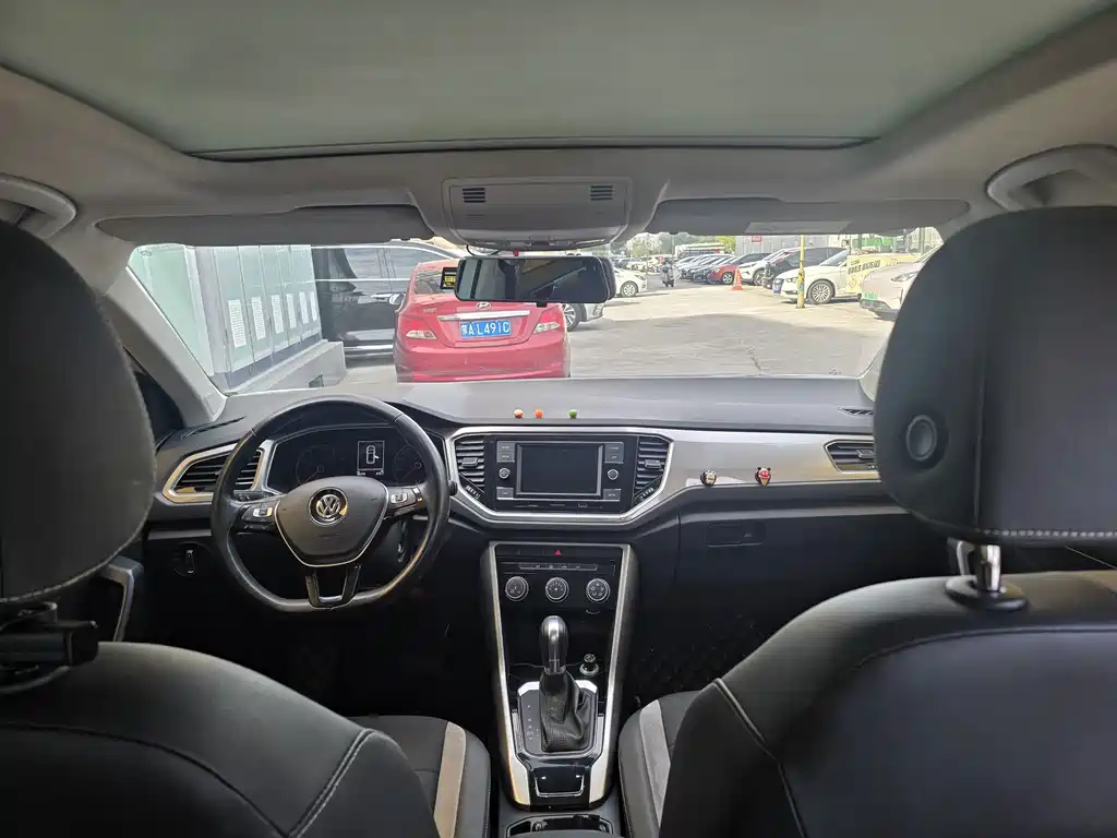 Volkswagen T-Roc — миниатюра 8
