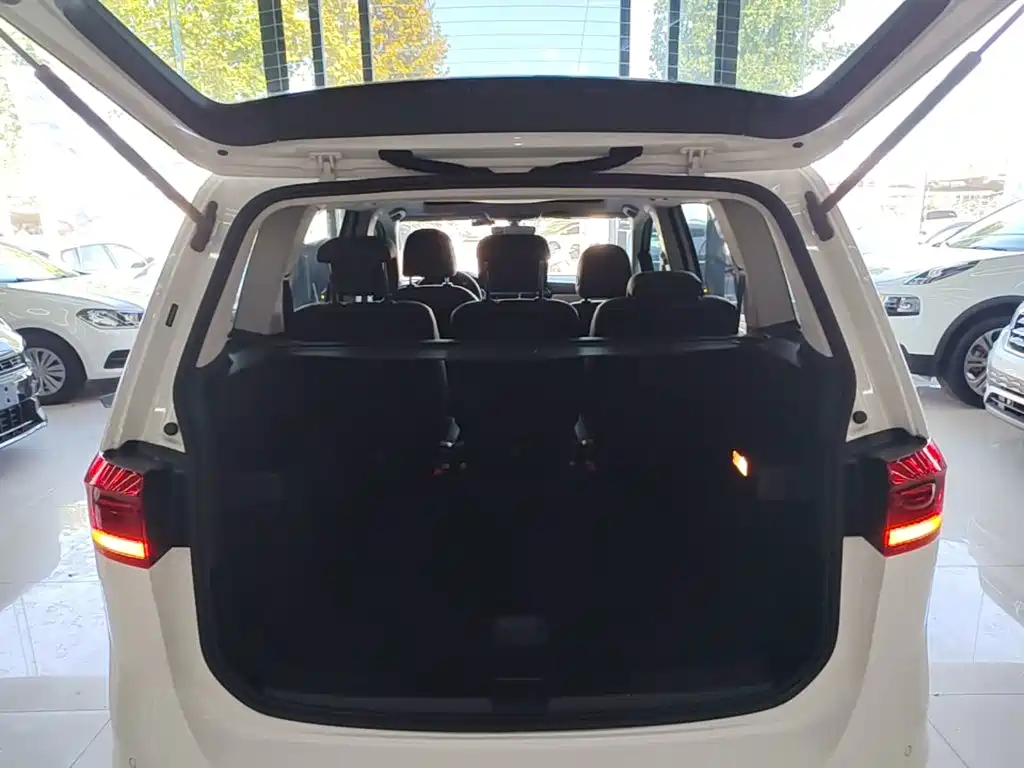 Volkswagen Touran — миниатюра 19